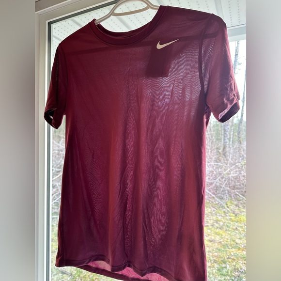 Woman’s Nike Dri-Fit T-Shirt Size Small - Picture 1 of 1
